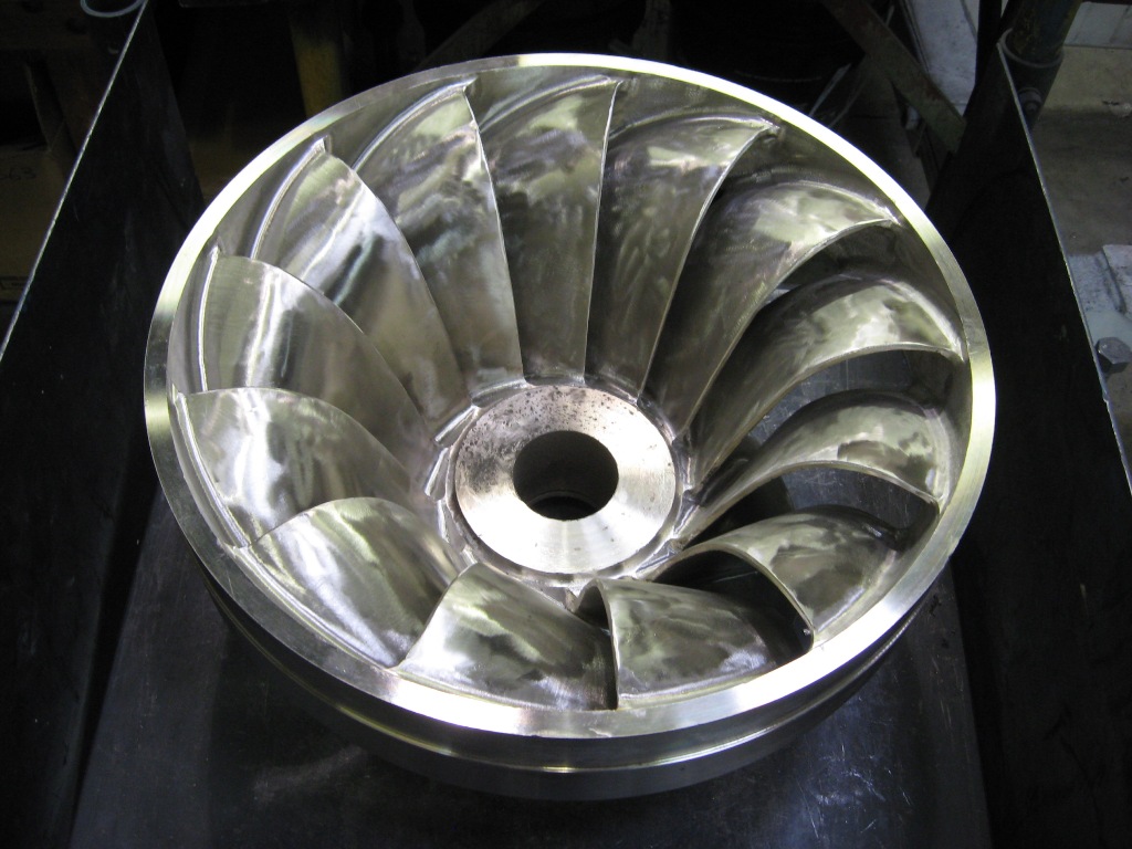 Francis hydraulic turbine runner